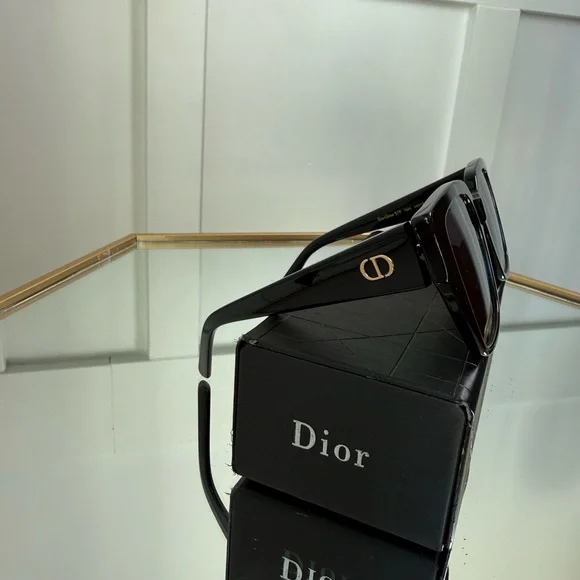 Dior Elegant Black Sunglasses - Picture 6 of 10